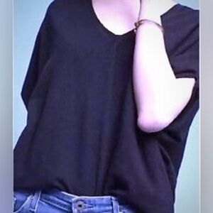 NWT Anthropologie Bordeaux v-neck batwing sleeved shirt in black (medium)